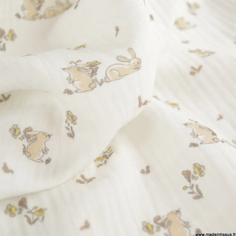 Tissu Double Gaze Bio – Motif Lapins beige & Fleurs