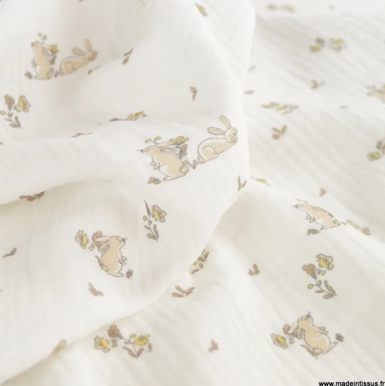 Tissu Double Gaze Bio – Motif Lapins beige & Fleurs