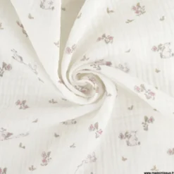 Tissu Double Gaze Bio – Motif Lapins Roses & Fleurs