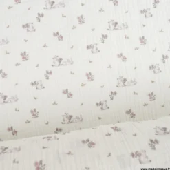 Tissu Double Gaze Bio – Motif Lapins Roses & Fleurs