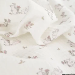 Tissu Double Gaze Bio – Motif Lapins Roses & Fleurs
