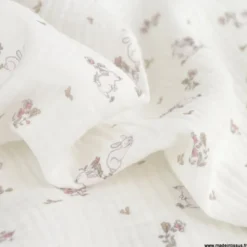 Tissu Double Gaze Bio – Motif Lapins Roses & Fleurs