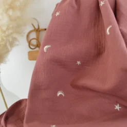 Tissu Double gaze brodée lunes et étoiles fond terracotta - OEKO TEX