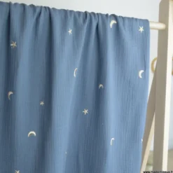 Tissu Double gaze brodée lunes et étoiles fond bleu jean - OEKO TEX