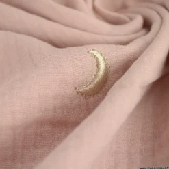 Tissu Double gaze brodée lunes et étoiles fond rose pale - OEKO TEX