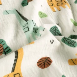 Tissu Double gaze coton motif girafes fond blanc cassé - OEKO TEX