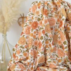 Tissu double gaze de coton Elisabeth motif fleurs tons orangés et rose