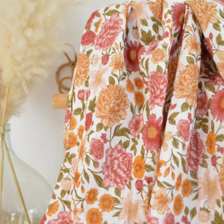 Tissu double gaze de coton Elisabeth motif fleurs tons roses et ocre