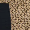 Tissu double gaze de coton matelassé léopard beige envers noir