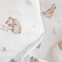 Tissu Double Gaze de Coton – Motif Ours Sauvages – Fond Blanc