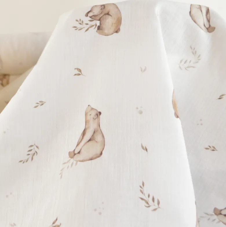Tissu Double Gaze de Coton – Motif Ours Sauvages – Fond Blanc