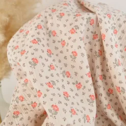 Tissu double gaze de coton Olympe fleurs rose fond latté