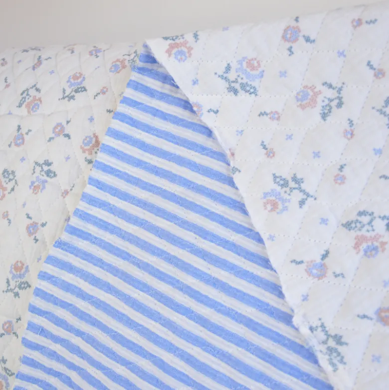 Tissu double gaze matelassé Vertical Amina et envers à rayures bleu