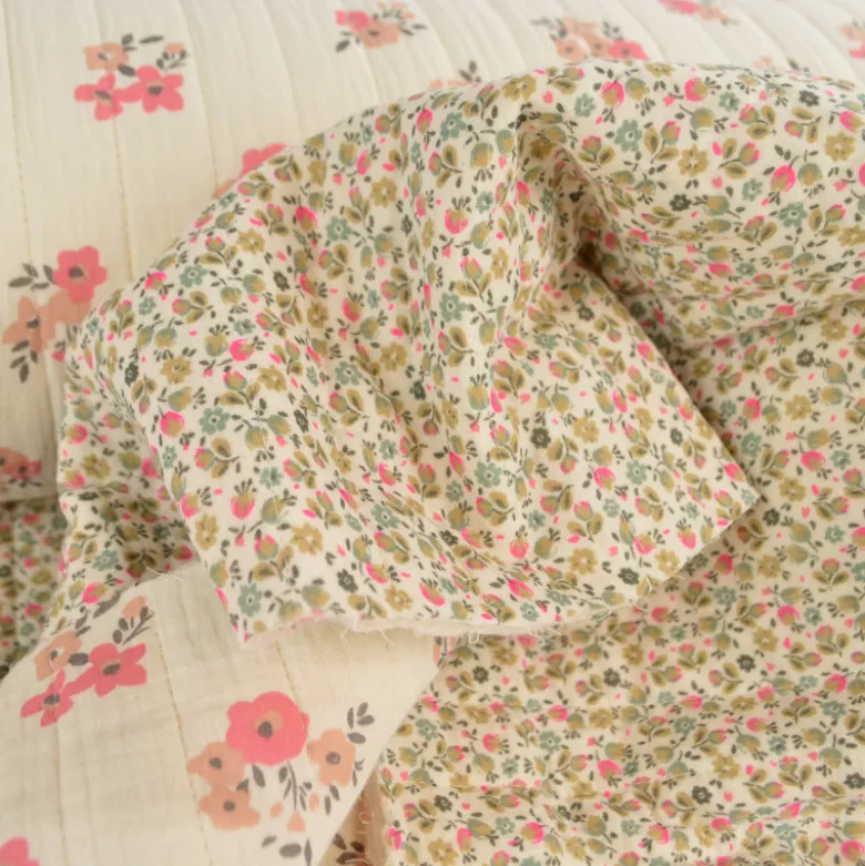 Tissu double gaze matelassé Vertical Molisa et Caseille motif fleurs
