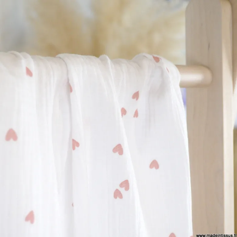Tissu Double gaze motif coeurs roses pâle fond blanc - OEKO TEX