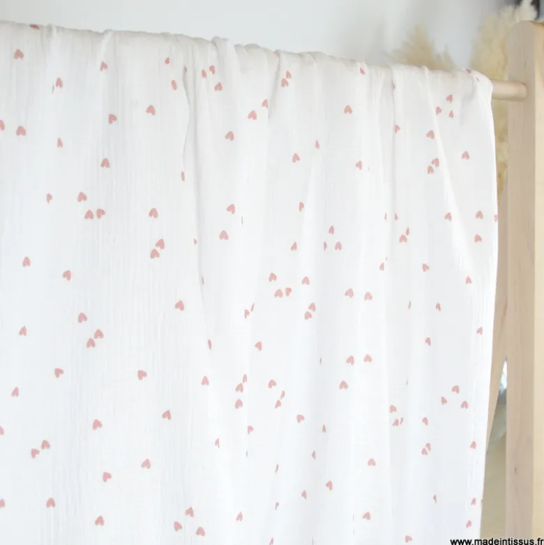 Tissu Double gaze motif coeurs roses pâle fond blanc - OEKO TEX
