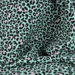 Tissu double gaze motif léopard rose fond vert - OEKO TEX
