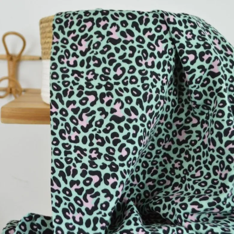 Tissu double gaze motif léopard rose fond vert - OEKO TEX