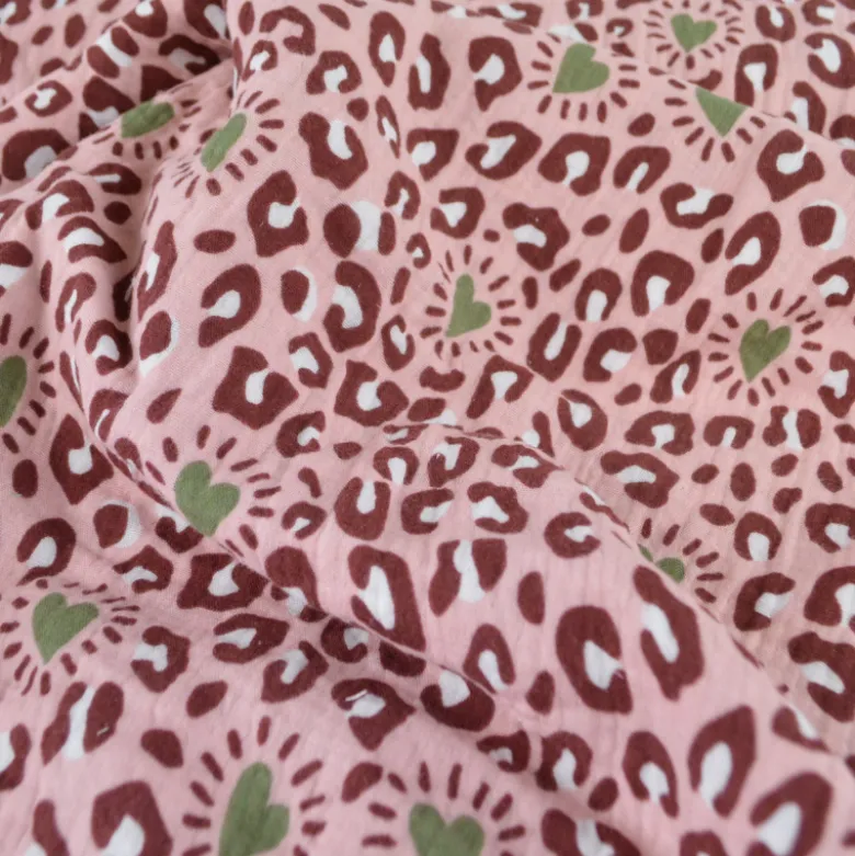 Tissu double gaze motif léopard et coeurs fond rose - OEKO TEX