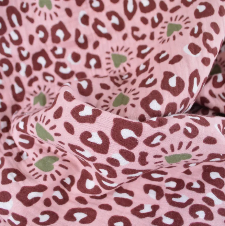 Tissu double gaze motif léopard et coeurs fond rose - OEKO TEX
