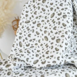 Tissu double gaze motif léopard taupe fond blanc cassé - OEKO TEX