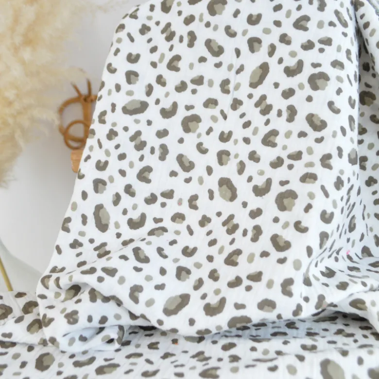 Tissu double gaze motif léopard taupe fond blanc cassé - OEKO TEX