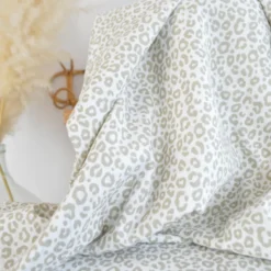 Tissu double gaze motif léopard beige fond blanc cassé - OEKO TEX