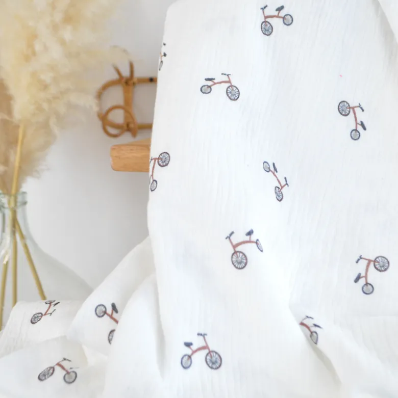 Tissu double gaze motif vélos fond blanc cassé - OEKO TEX