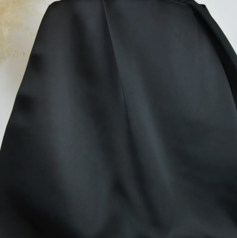 Tissu doublure satin Duchesse - Noir