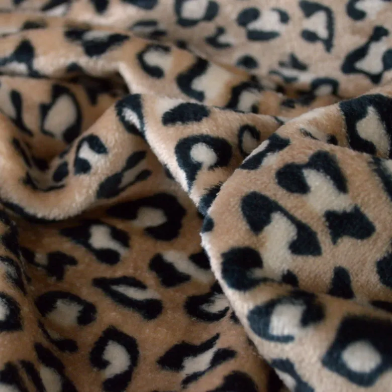Tissu doudou ultra doux imprimé léopard sur fond crème