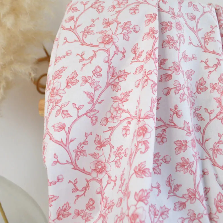 Tissu Elisabeth en coton motif fleurs rouges fond blanc - OEKO TEX
