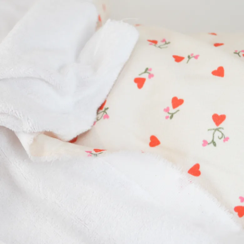 Tissu Eponge de coton monoface Ilove motif coeurs fond écru