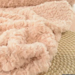 Tissu fausse fourrure rose poudré