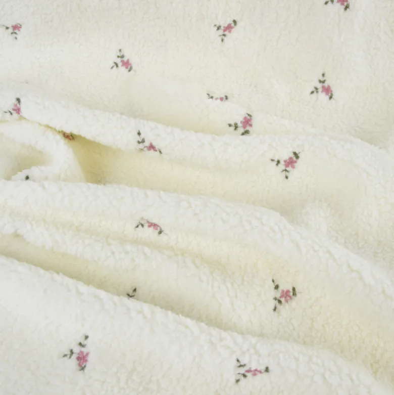 Tissu Fausse Fourrure Sherpa Manon brodée fleurs roses fond écru - OEKO TEX