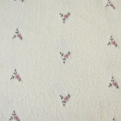 Tissu Fausse Fourrure Sherpa Manon brodée fleurs roses fond écru - OEKO TEX