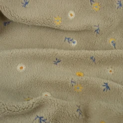 Tissu Fausse Fourrure Sherpa Odette brodée fleurs fond taupe - OEKO TEX