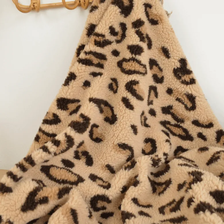 Tissu Fausse Fourrure Sherpa à motif léopard fond camel - OEKO TEX