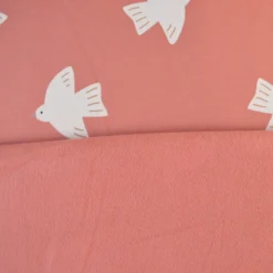 Tissu French Terry coton – Motif oiseaux fond rose corail - OEKO TEX