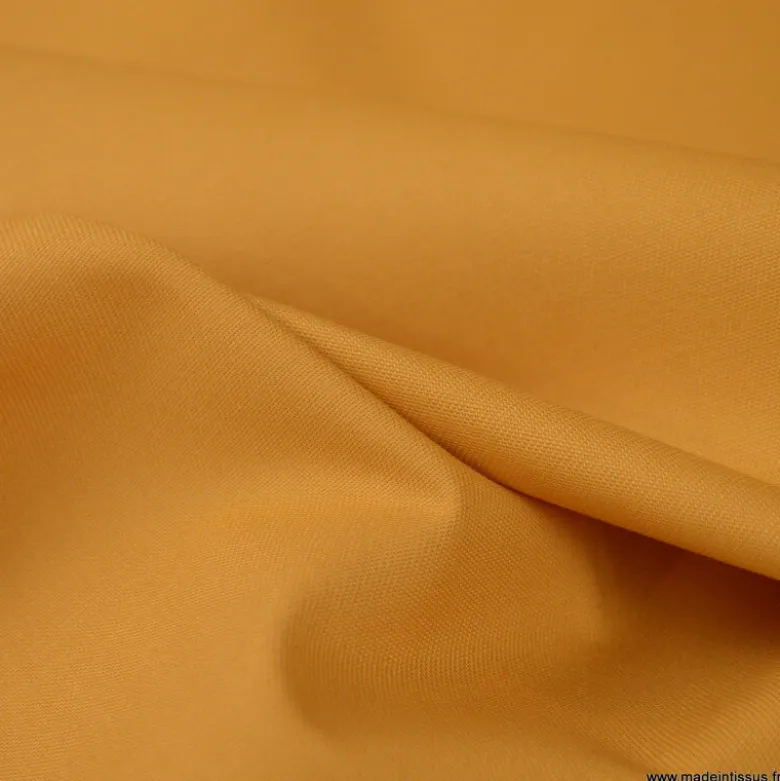 Tissu Gabardine enduite étanche ocre moutarde.