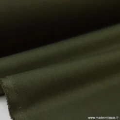 Tissu Gabardine enduite étanche kaki foncé.