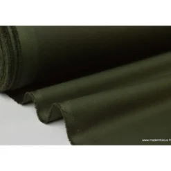 Tissu Gabardine enduite étanche kaki foncé.