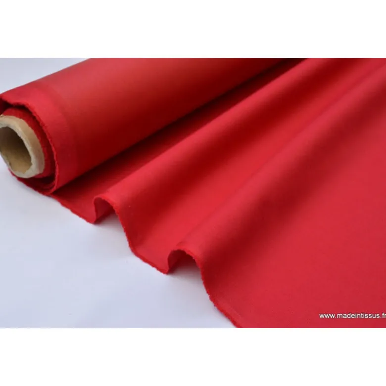 Tissu Gabardine enduite étanche rouge.