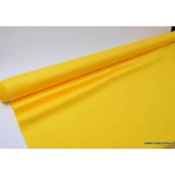 Tissu Gabardine enduite étanche jaune.