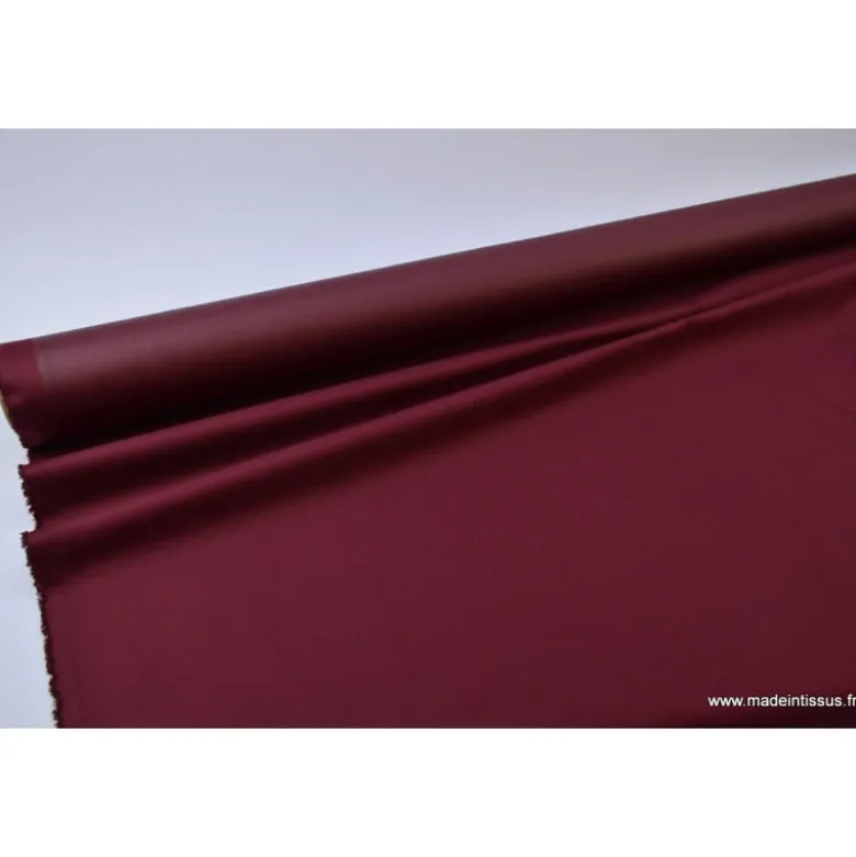 Tissu Gabardine enduite étanche bordeaux.