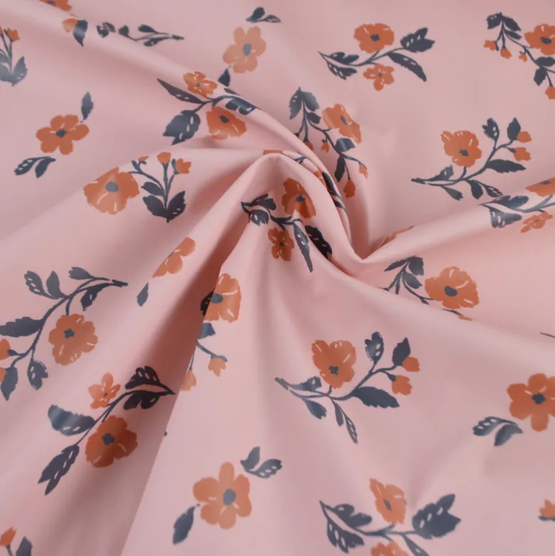 Tissu imperméable Alina type ciré de pluie motif fleurs fond Nude