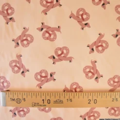 Tissu imperméable Alsachien type ciré motif bretzel chiens