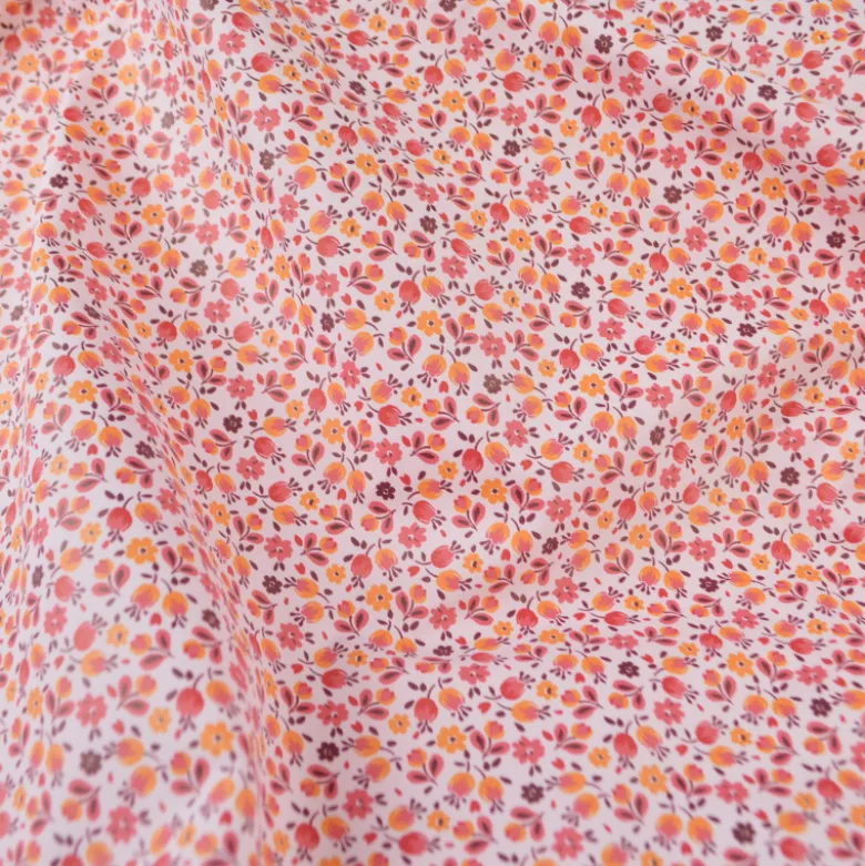 Tissu imperméable Caseille type ciré de pluie motif fleurs fond rose