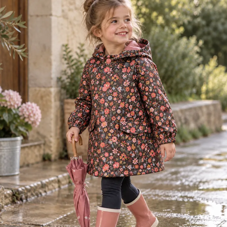 Tissu imperméable Olga type ciré de pluie motif fleurs rouges fond cacao