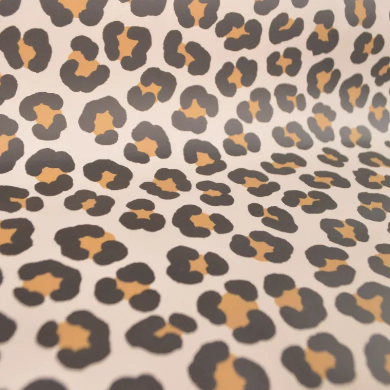Tissu imperméable type ciré motif léopard fond écru