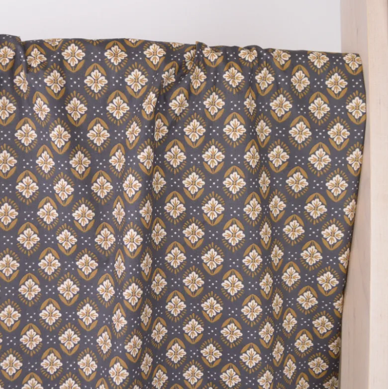 Tissu Jayco coton motif fleurs indiennes anthracite et Havane - OEKO TEX
